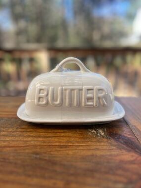 MARKET FINDS White Covered Ceramic Butter Dish NWT NEW